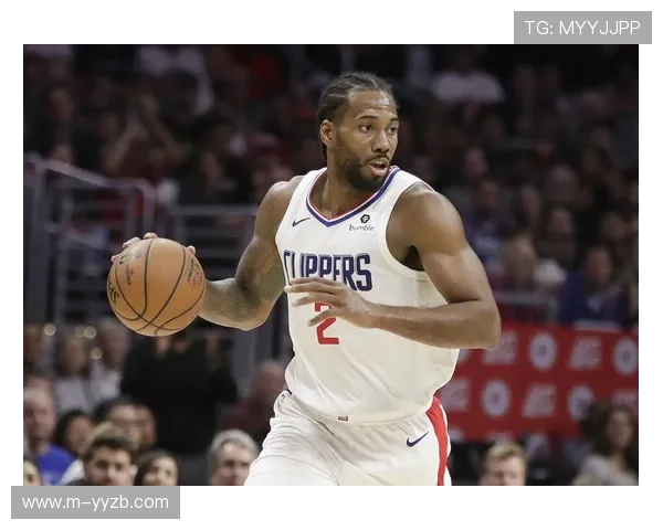 莱昂纳德左膝不适返洛杉矶，将缺席背靠背比赛